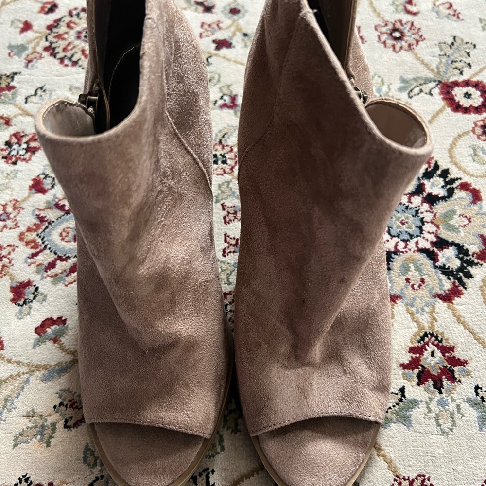 Women’s bootie boots